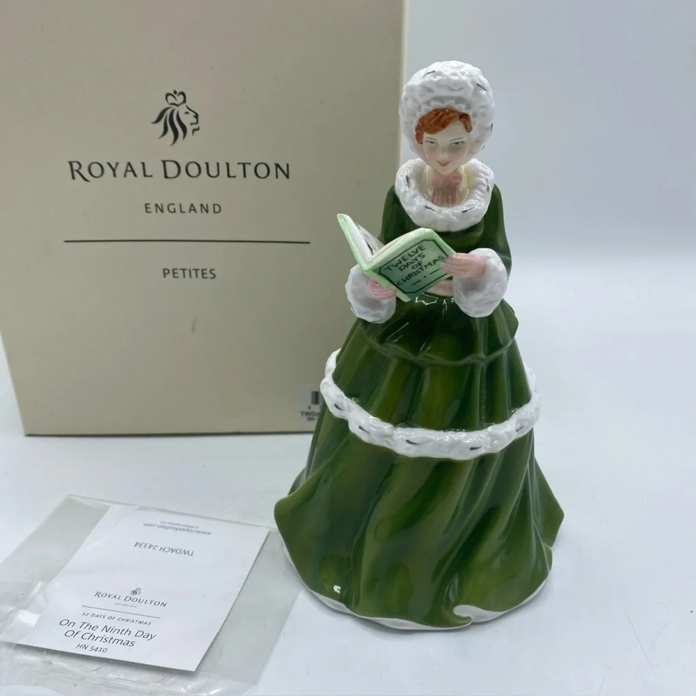 Royal Doulton Signed The Twelve Days Of Christmas Figurine ON THE 9th DAY Englan - Picture 1 of 7